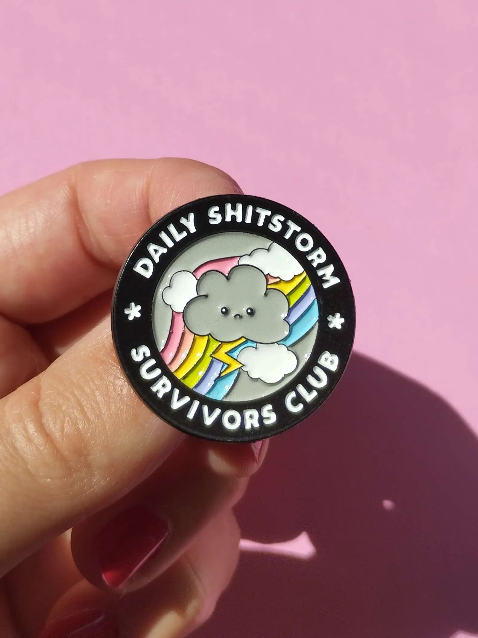 Pin’s « Daily Shitstorm Survivors Club »